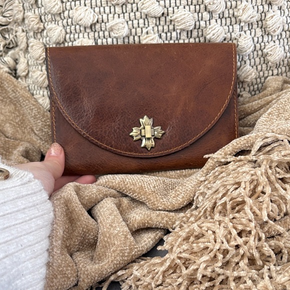 Patricia Nash Handbags - Patricia Nash leather turn lock large wallet